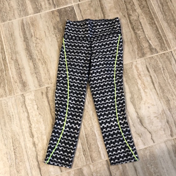 Lululemon Chase Me Crop *SW 2017 Seawheeze Size 4 - Picture 1 of 7